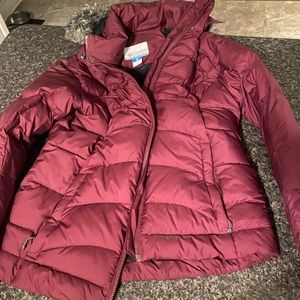 Columbia puffer coat size large color burgundy